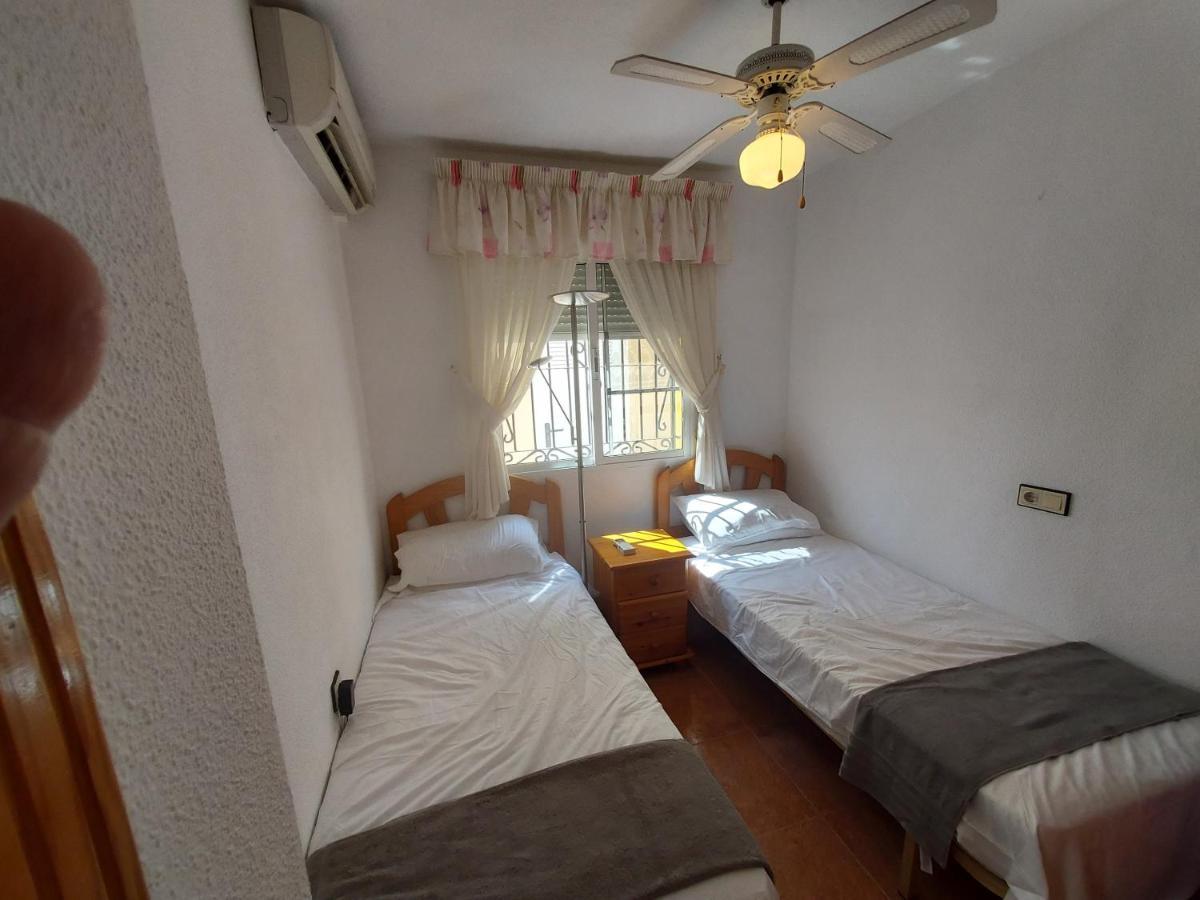 Orihuela - Sleeps 6 - Pool - Parking - Petfriendly Villa Екстериор снимка